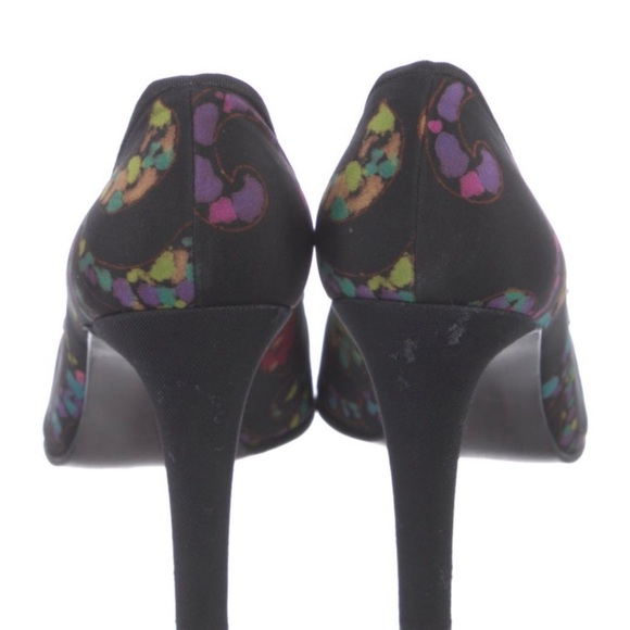 Stuart Weitzman Black Heels with Multicolor Pattern - Picture 3 of 4